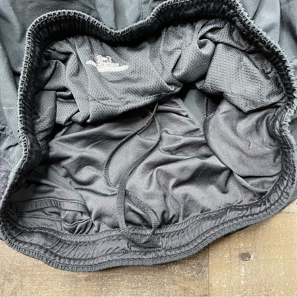 Under Armour Active Short size Large - Picture 7 of 10